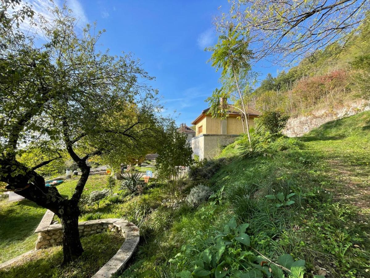 Jolie Cabane Avec Jacuzzi Pour Les Amoureux De La Nature Tullins Ngoại thất bức ảnh
