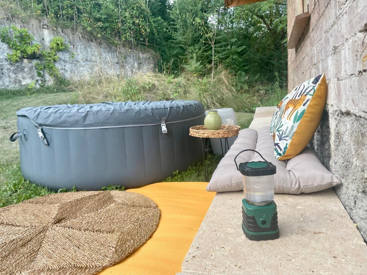 Jolie Cabane Avec Jacuzzi Pour Les Amoureux De La Nature Tullins Ngoại thất bức ảnh