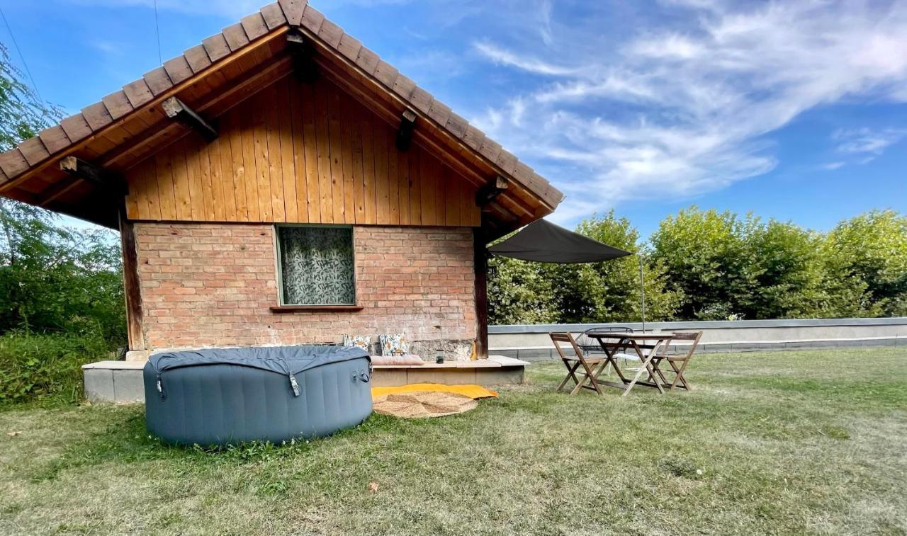 Jolie Cabane Avec Jacuzzi Pour Les Amoureux De La Nature Tullins Ngoại thất bức ảnh